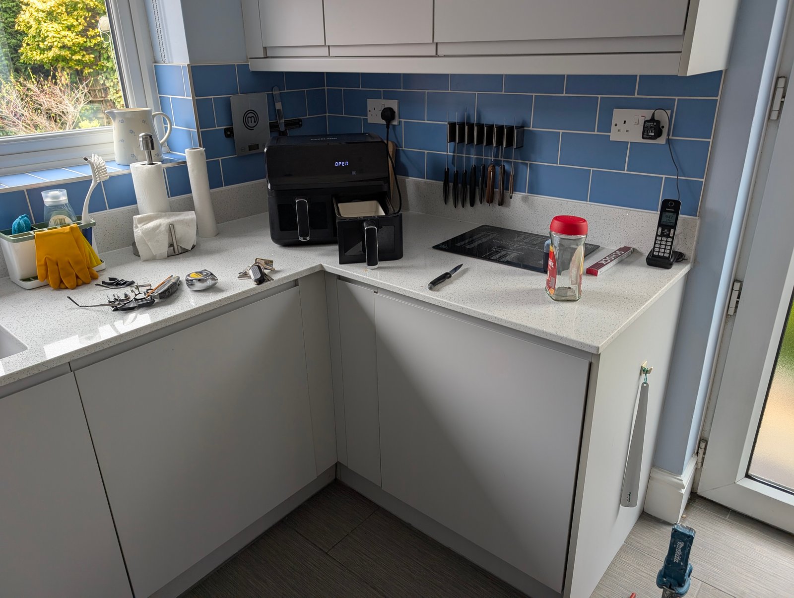Quartz upstands fitted below tiles