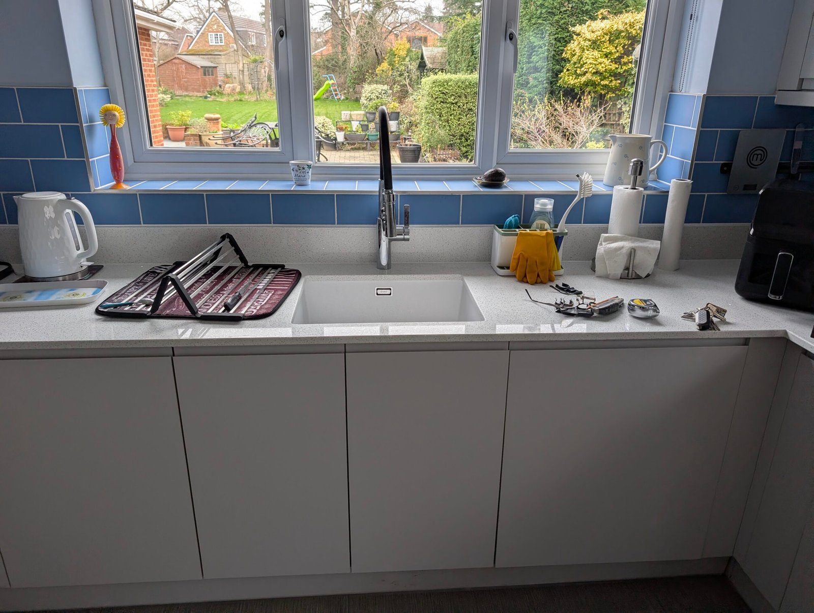 Bianco Galaxy quartz worktop with a white undermount sink
