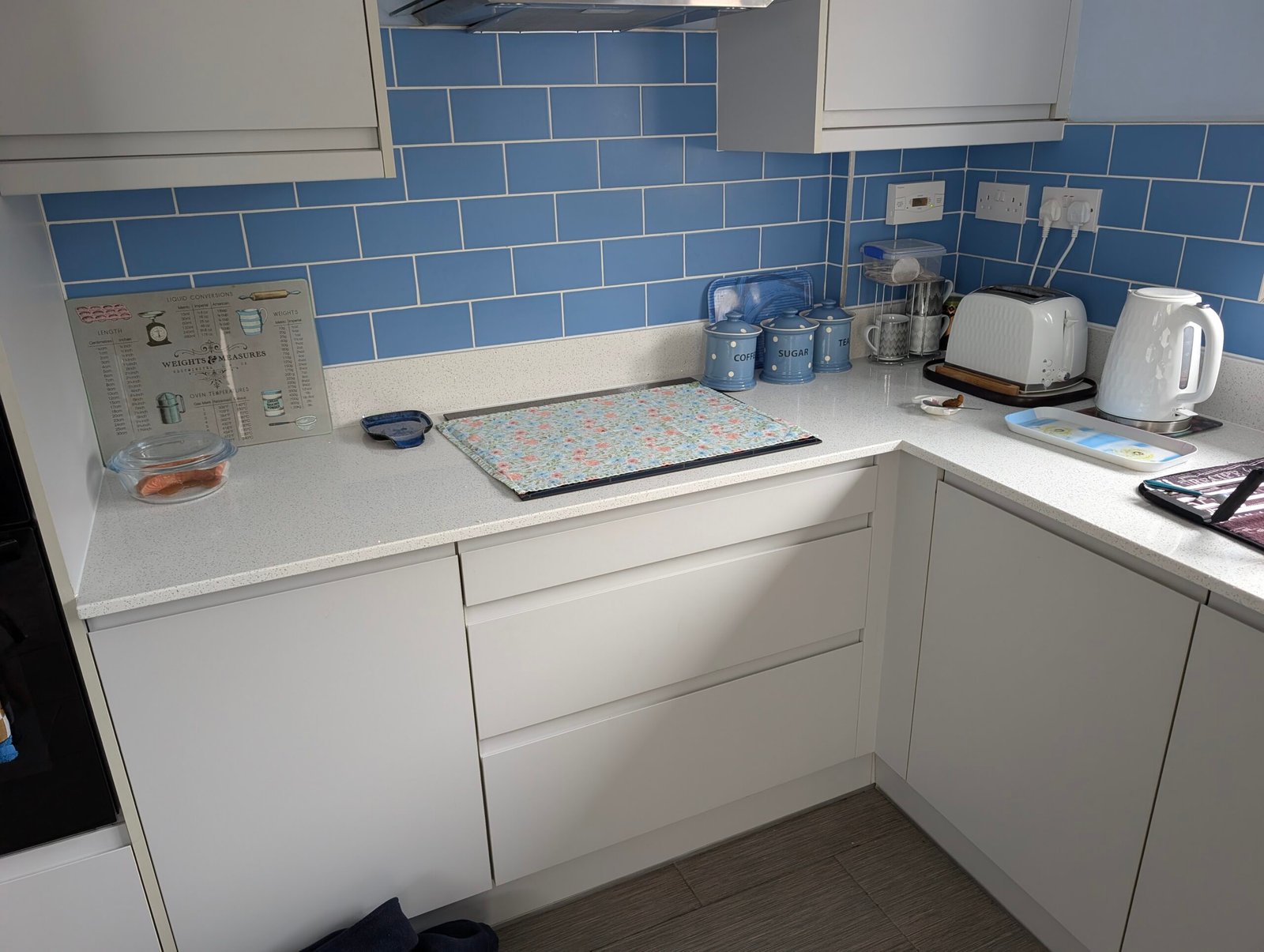 After: hob run in Redwood Select Essentials Bianco Galaxy quartz