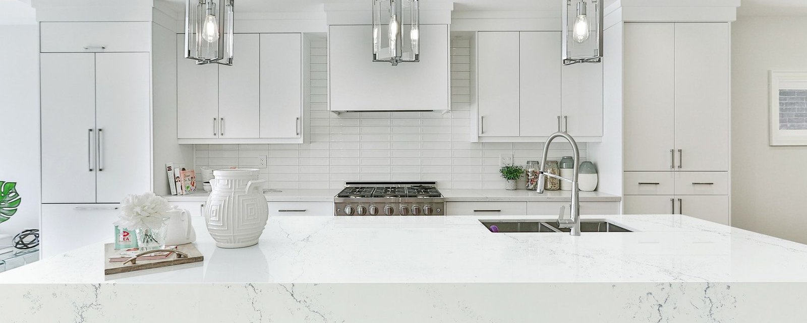 Bianco Frost quartz worktops in a kitchen