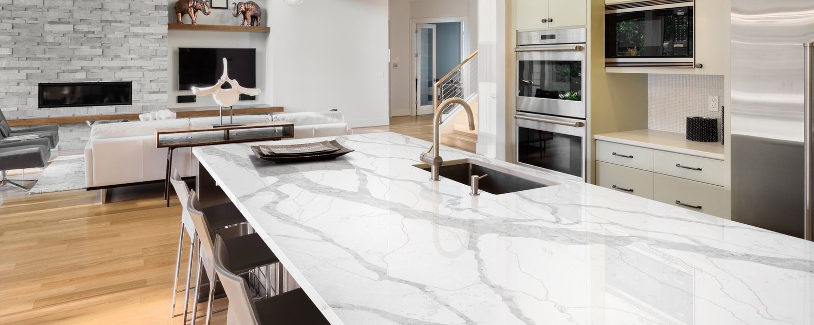 Statuario Toran quartz worktops in a kitchen