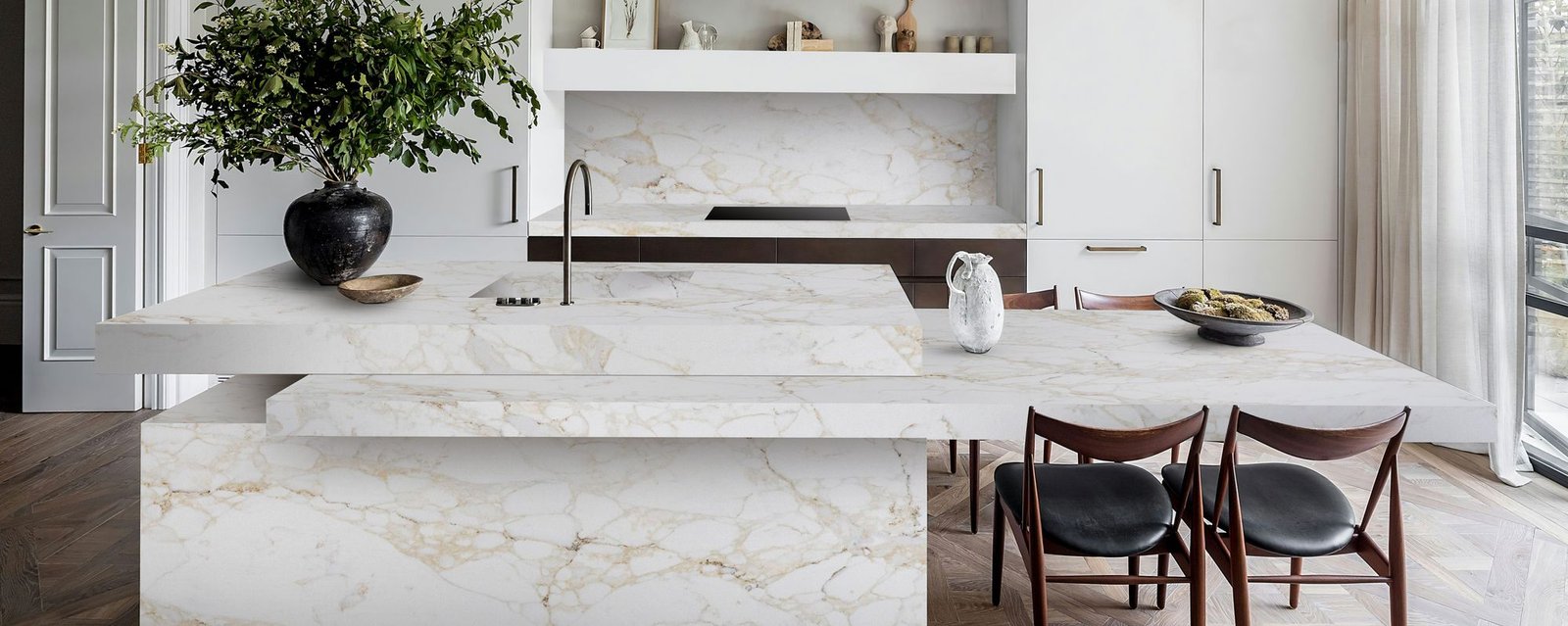 Calacatta Vagli quartz worktops in a kitchen